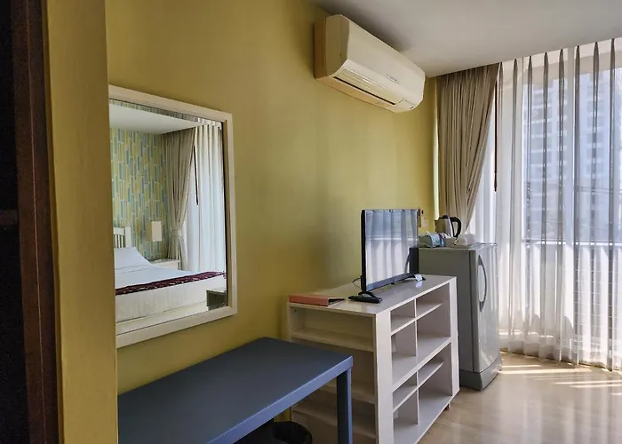August Hotel