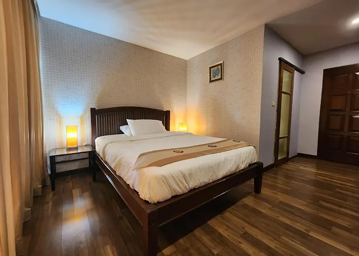 Hotel August 3*