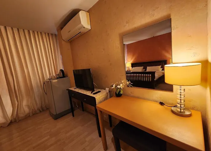 August Hotel