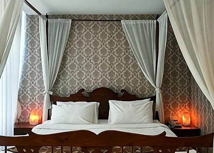 August Hotel 3*