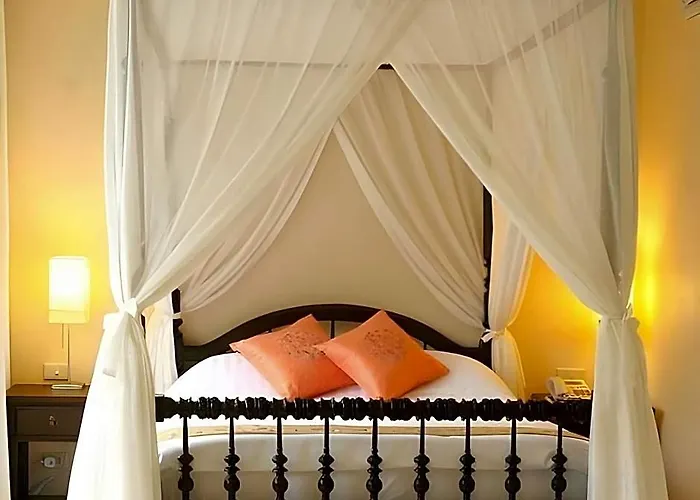 August Hotel