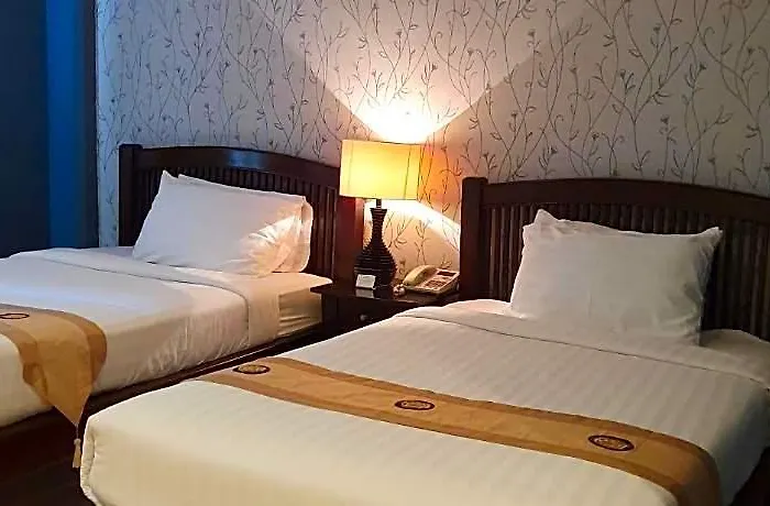 Hotel August 3*